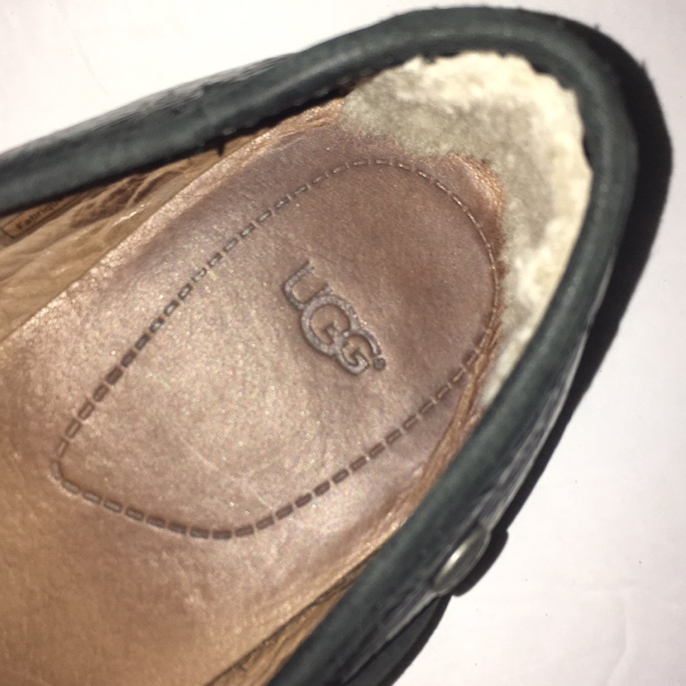 UGG black flats size 7 Good condition. - Picture 2 of 16